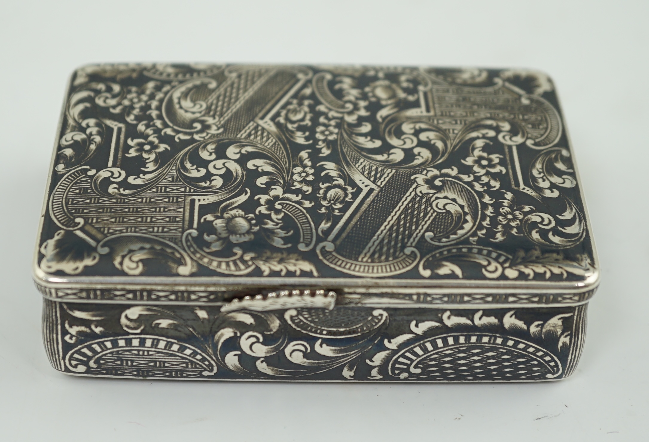 A mid 19th century Russian 84 zolotnik silver and niello snuff box